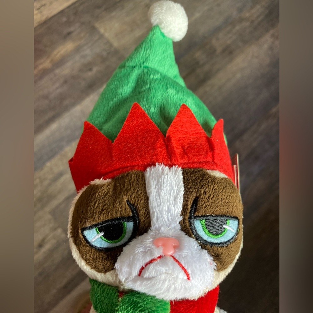 ~SOLD~BRAND NEW w/tag Grumpy Cat Holiday Plush Toy -